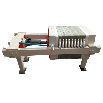 Facile entretien Méthode de commande PLC de la machine de déshydratation des boues 10 minutes / jours Fréquence d'entretien 0,8-8% Concentration d'alimentation
